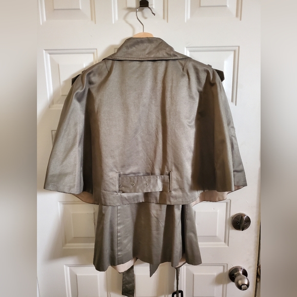 Andrew Mark New York Trench Cape - Picture 2 of 3